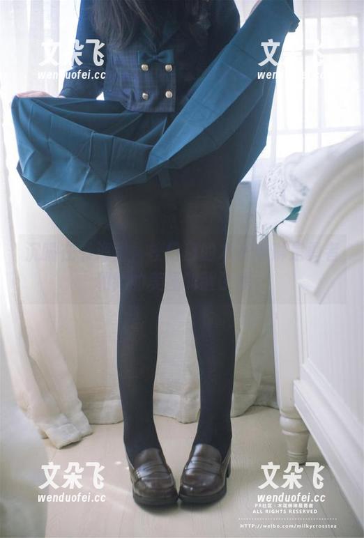 沉睡在书海里，校门口的木花琳琳是勇者和她的美图叫醒了我。