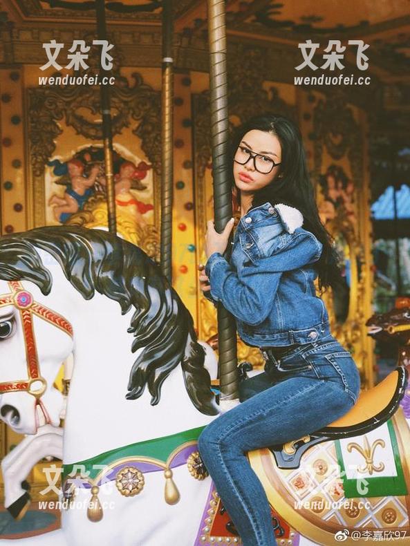 李嘉欣97 微密圈 - 李嘉欣97的不花钱美图,黑丝丁裤竟有这么大杀伤力?