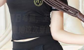 果团网 - 夏日写照，王语纯又更新了，快来瞧瞧她这次穿的“轻松”。