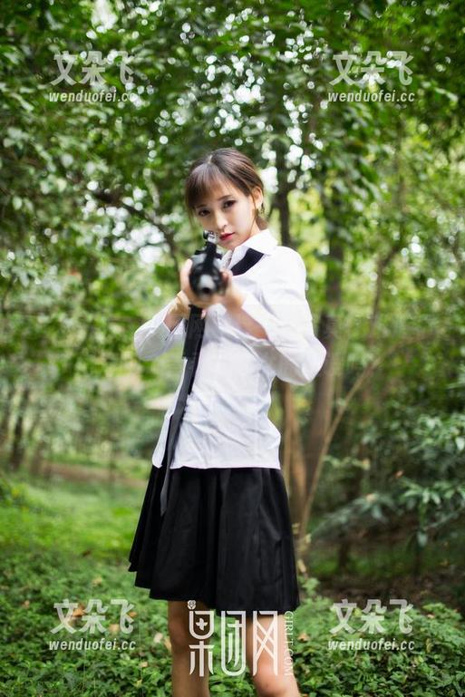 在水一方，果团网的这一组写真，难道不好奇那个青春美少女的人设吗？