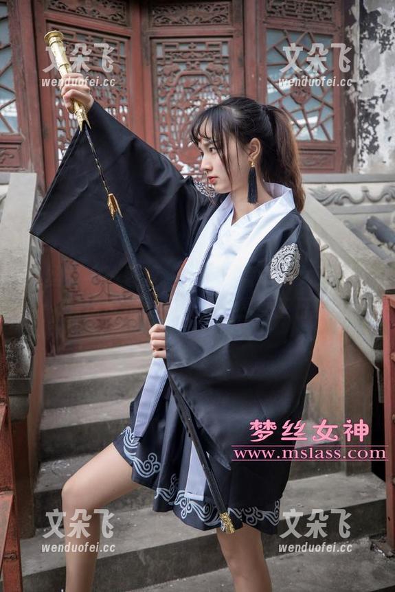 梦丝女神 - 香萱，一位网盘中的女王，下载这份优雅，天天都是女王日！