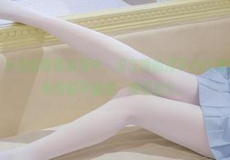 森萝财团 - 小夜的写真系列中，深灰调的月下003竟然给我一种奇特的平静感，美图加分。