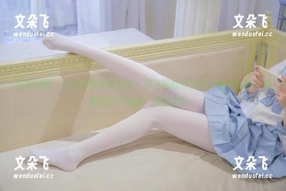 森萝财团 - 小夜的写真系列中，深灰调的月下003竟然给我一种奇特的平静感，美图加分。