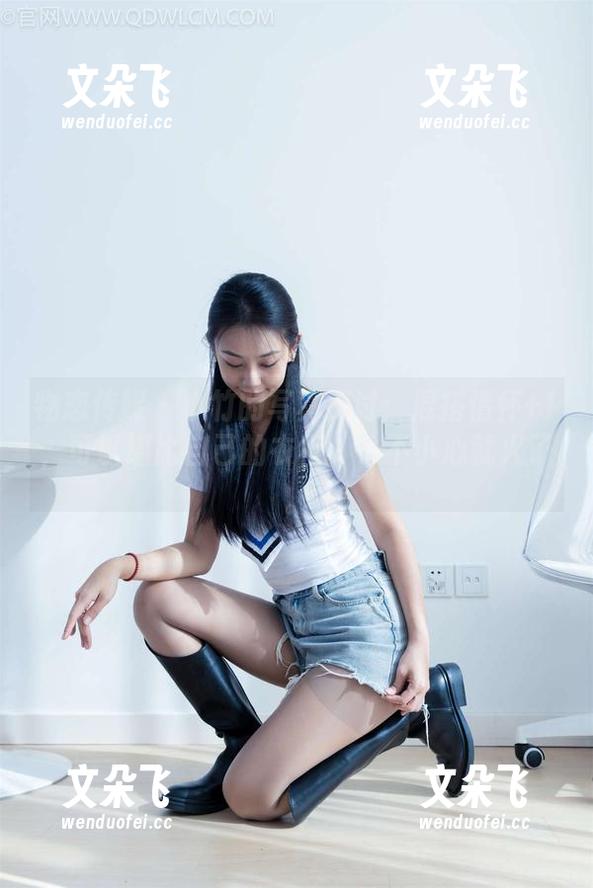 物恋传媒 - 小竹的写真探讨：混搭情怀+1，可以堪比自己的衣柜，一不小心就火了。