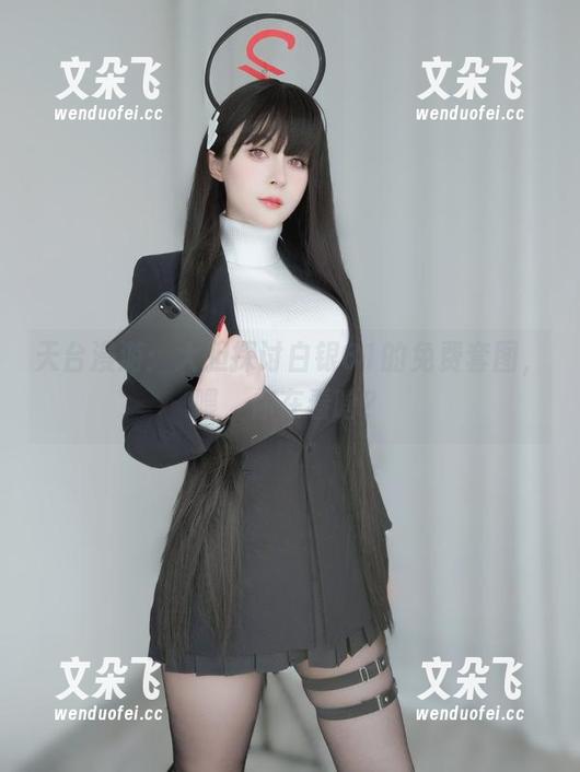天台漫游：大胆探讨白银81的免费套图，喂，你在看啥？