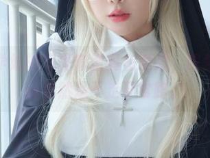 这波小学妹的写真套图真有意思，眼酱大魔王w果然是不走寻常路。