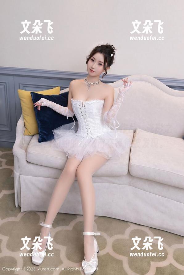 秀人网 - Angela小热巴的作品，光影之下，隐隐约约的小秘密在等待被发现。