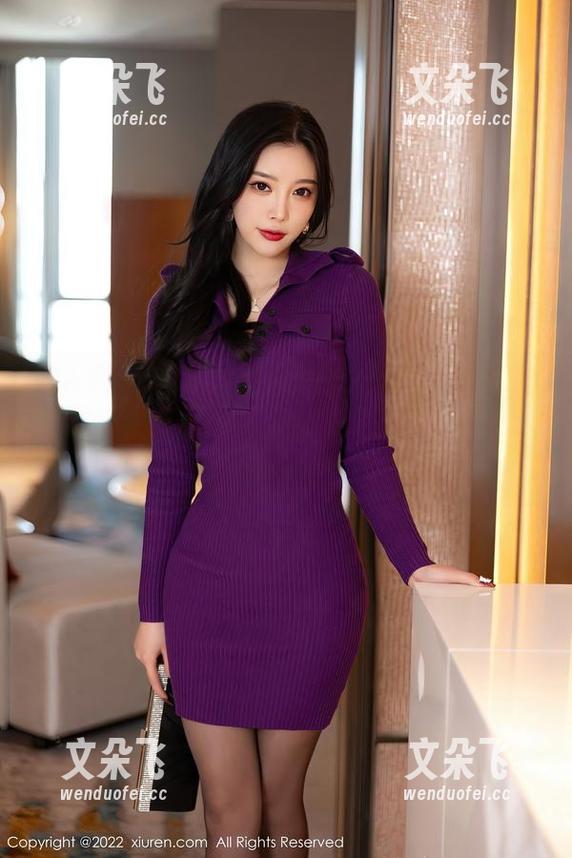 秀人网 - MOON嘉依的白丝大展：你们眼里的看“白”，我和我的原图看的却是另一种风景！