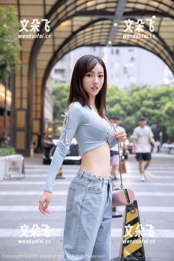 秀人网 - 她的和服在网盘里窜来窜去，Olivia童安琪真有意思
