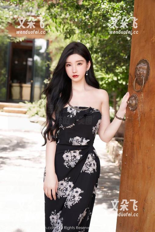 秀人网 - e宝小野猫：让你发现修女也能有不一样的‘美图’灵魂！