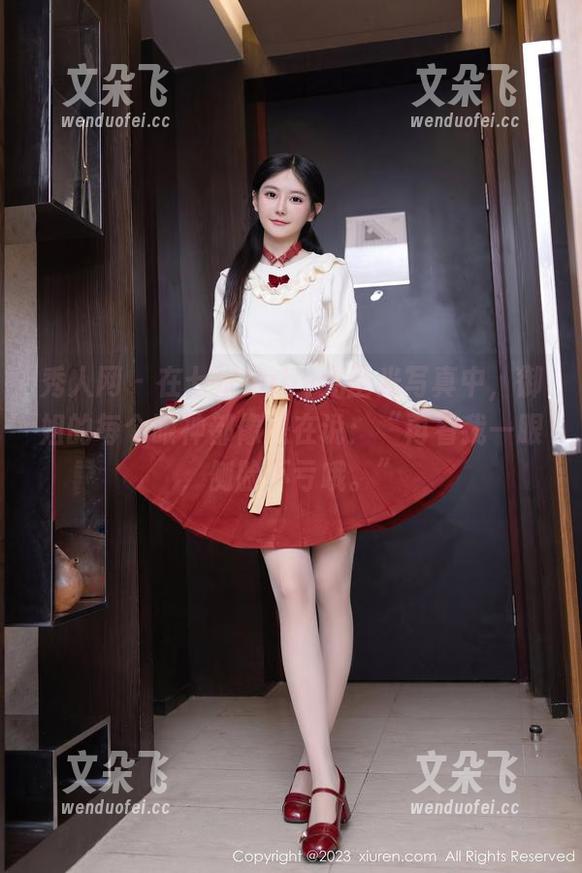 秀人网 - 在七米baby无圣光写真中，御姐的每个眼神都像是在说：“再看我一眼，侧脸不亏哦。”