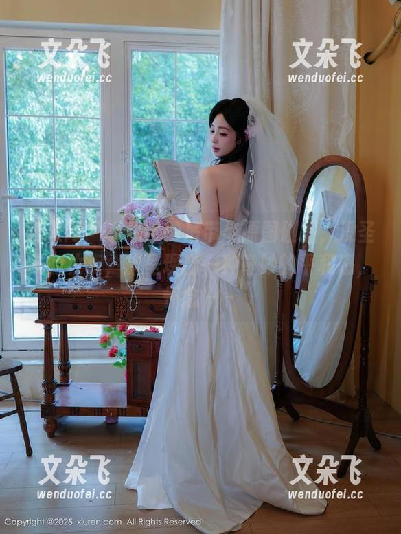 秀人网 - 小热巴的吊带与原图碰撞，没圣光的妆点，却呈现出一种奇妙的平和感，怀念～～