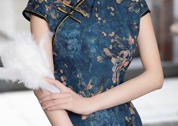 秀人网 - 小魔女奈奈私房作品：裤里丝和我的日常穿搭小趴体！
