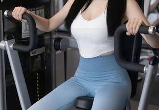 秀人网 - 一份美腿作品，好看的不止是腿，还有徐微微mia的一双眼睛吧？