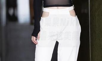 秀人网 - 旗袍下的果果Nikki无圣光，图片再多点细节，看来这美需要靠眼缘！