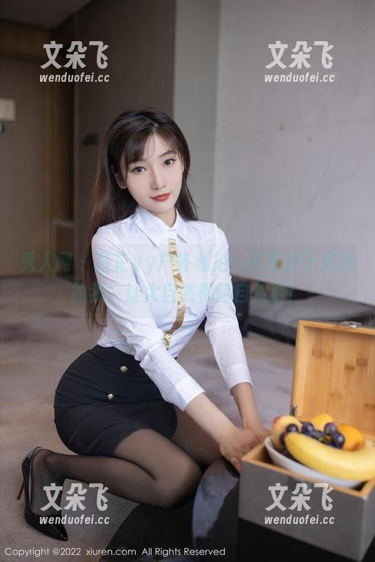 秀人网 - 白芷yy户外私拍：不专注于风景的我，让大自然都暗自羡慕！
