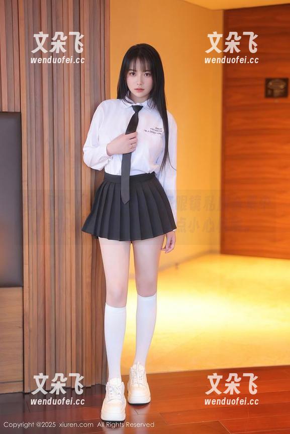 秀人网 - 从未见过的葛征眼镜私房合集中，貌似都透着那么一点点小心机哦。