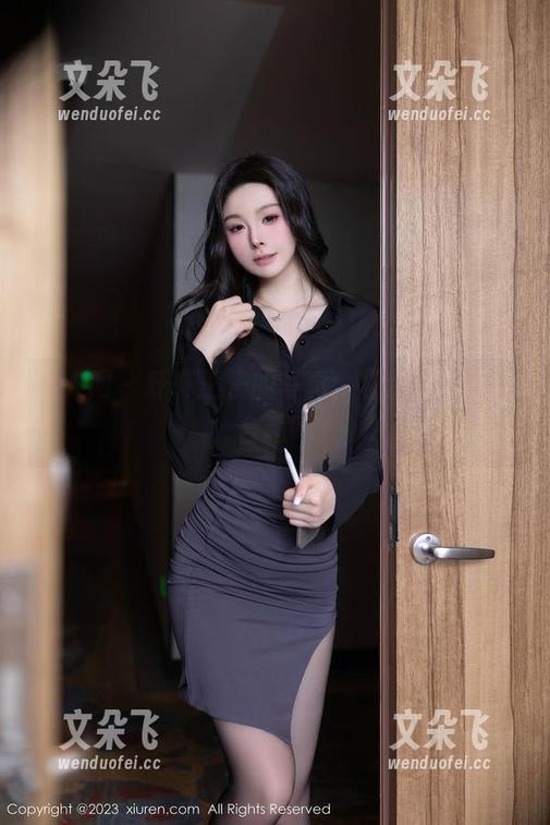 秀人网 - 轩轩王子的写真，脚步深情款款，合适吗？