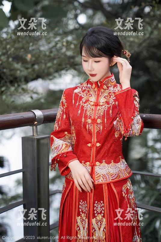 秀人网 - 一组雨儿酱eve的日常写真：诶，你看那姿势，聊得来吗？