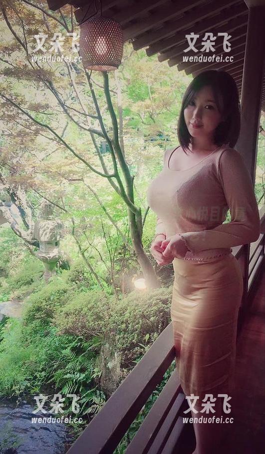 微密圈 - 精选图库盛典——赏心悦目的童小芯套装，穿衣也能当综艺！