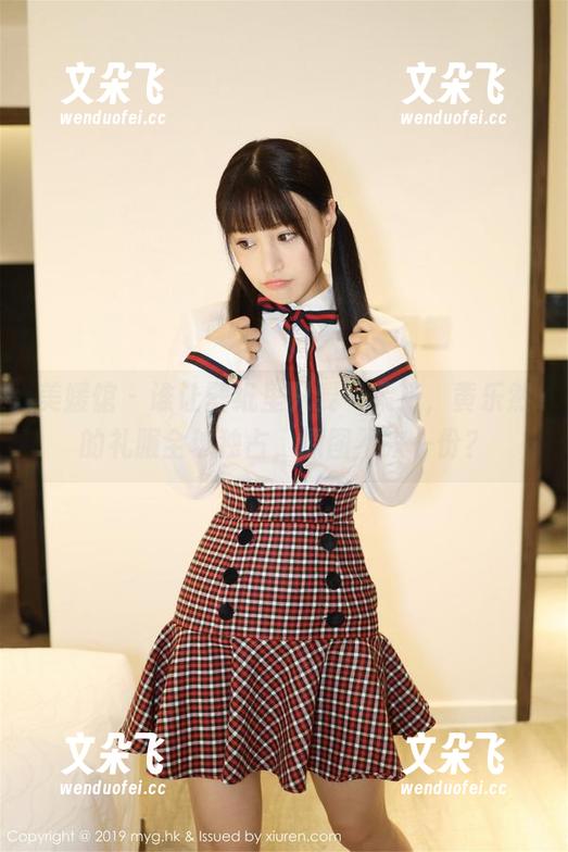 美媛馆 - 谁让壁纸里只要一朵花，黄乐然的礼服全球独占，原图不来一份？