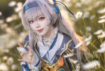 没想到花柒Hana的《公主连结》图包，这个镜华竟然如此吸引眼球，有点魔性。