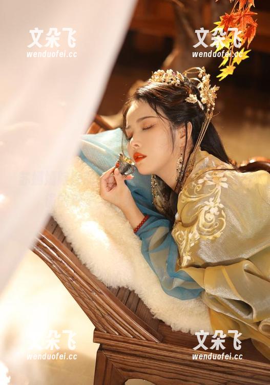 苏嫣嫣阿姨的女仆装，图片温柔得像刚出锅的包子，心兔兔下载不下载？