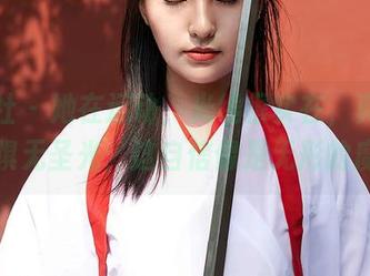 蜜桃社 - 她在运动，光线很实在，真希似乎无惧无圣光，这自信像是无形的魔法。