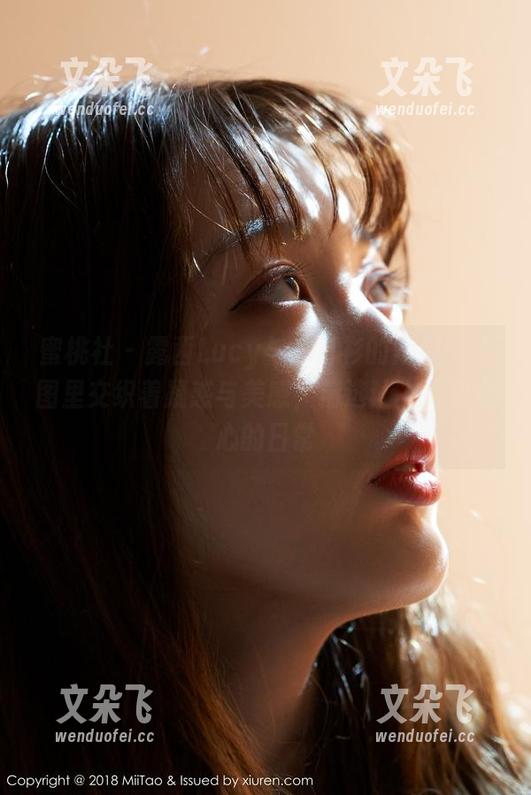 蜜桃社-露西Lucy 蜜桃社 - 露西Lucy与白衬衫的默契:原图里交织着疑惑与美感,精选让人感到安心的日常