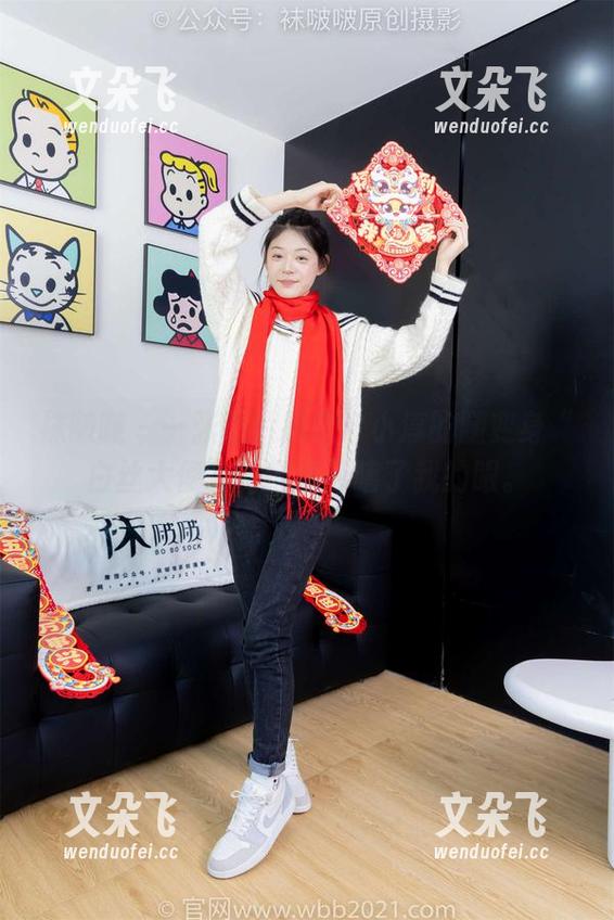 袜啵啵-小淳 袜啵啵 - 一张图片搞定:小淳的腿变身“白丝大使”,继续闪瞎了我的眼。