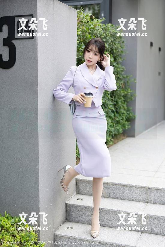 语画界 - 她的图集藏着李丽莎的定制连衣裙——身材优美，挑剔的审美值得点赞。