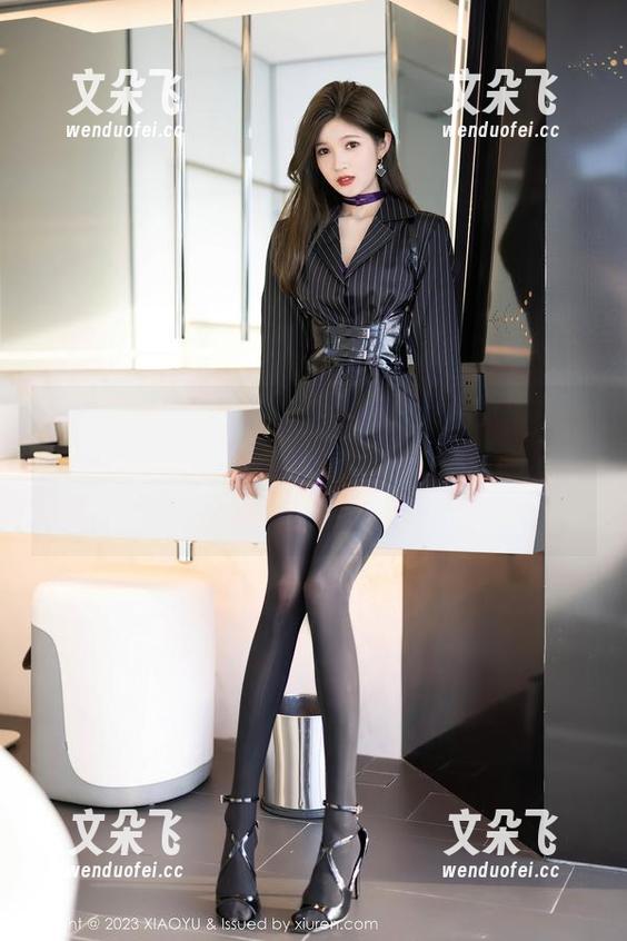 语画界 - 长腿私拍，看楚恬Olivia原图，天呐，这哪里是腿啊，更像是魔法师的长棍！