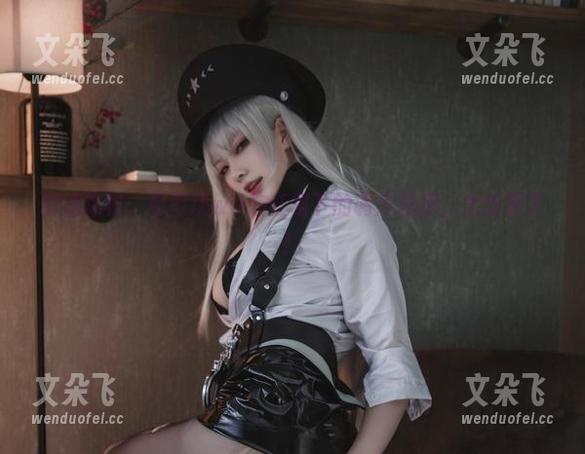 精选揭秘：起司块wii在红裙下的调皮模样，太炸裂了！