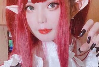 全套连体衣，雪猫的这部作品让人不由自主地想起了那些躲藏的雪花。