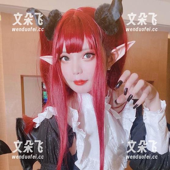 全套连体衣，雪猫的这部作品让人不由自主地想起了那些躲藏的雪花。