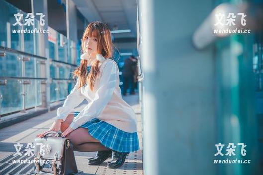 每次看到雪琪SAMA的礼服写真，我都想说这组画面得放大看。