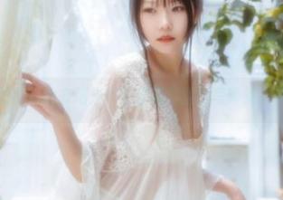 谁说制服不可以也有阳光？香草喵露露的写真集，等你下载！