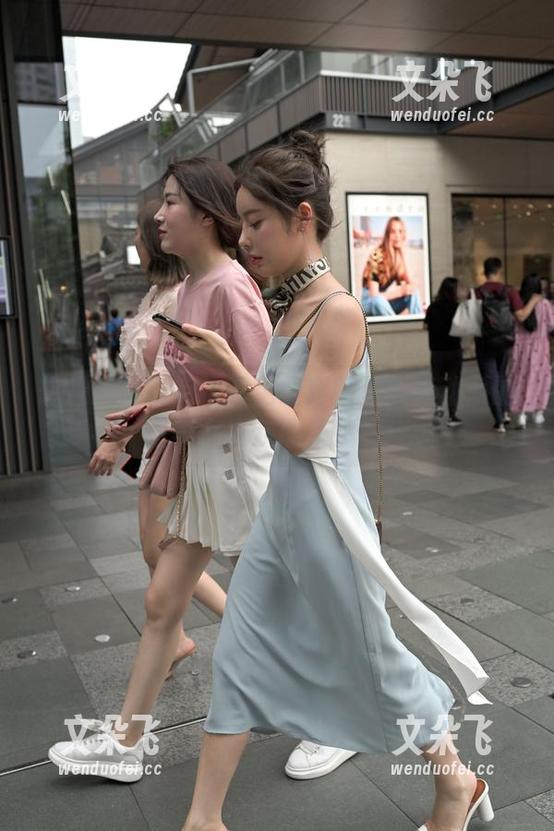 魔镜街拍 想躲进魔镜街拍的免费套图里?运动系的甜美女生欢迎来捣蛋!