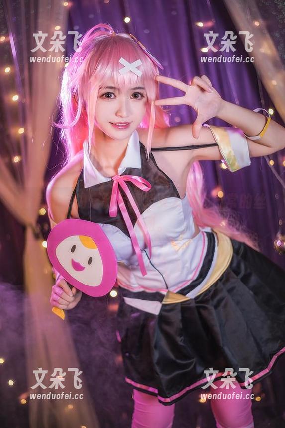 鳗鱼霏儿的定制写真，女友与你日常的丝丝不同。