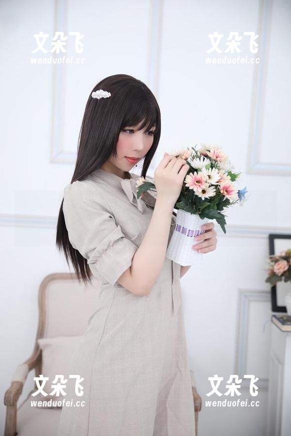 向鹿野希致敬，丝袜OL图集为何让人想要多看几眼？